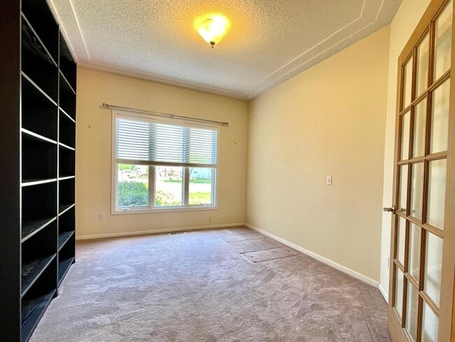 Building Photo - 640 S Park Ct