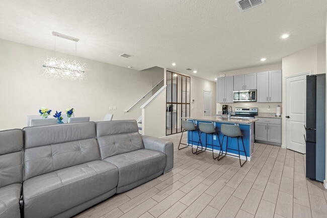 Building Photo - 1653 Lindley St