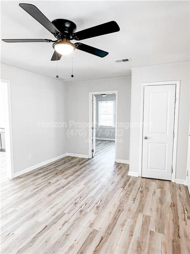 Building Photo - 6132 Lynne Cir SW