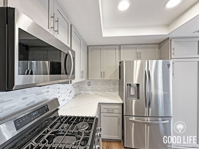 Building Photo - Mission Viejo Gem! Private Yard, Vaulted Ceilings & Resort-Style Pool + Spa