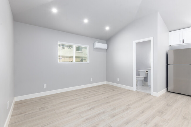 Studio ($1990) - 383 5th Ave