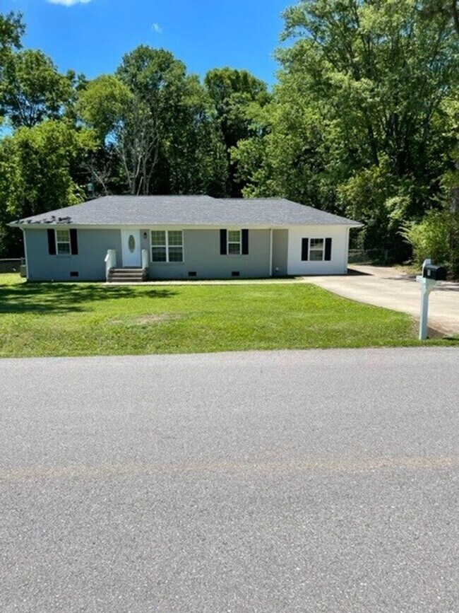 Primary Photo - Renovated 1950's 3 Bedroom Home For Rent!