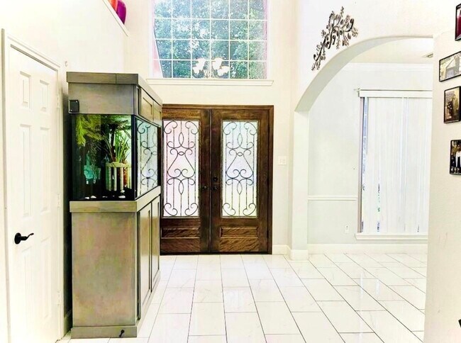 Building Photo - 5902 Crestford Park Ln