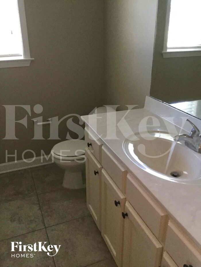Building Photo - 1628 Needle Oak Dr