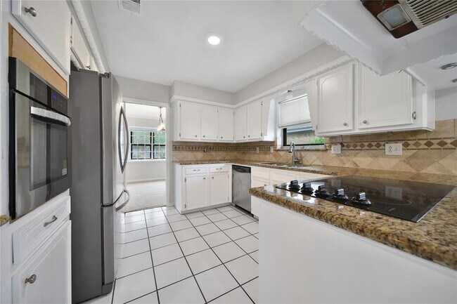 Building Photo - 1056 Martin St