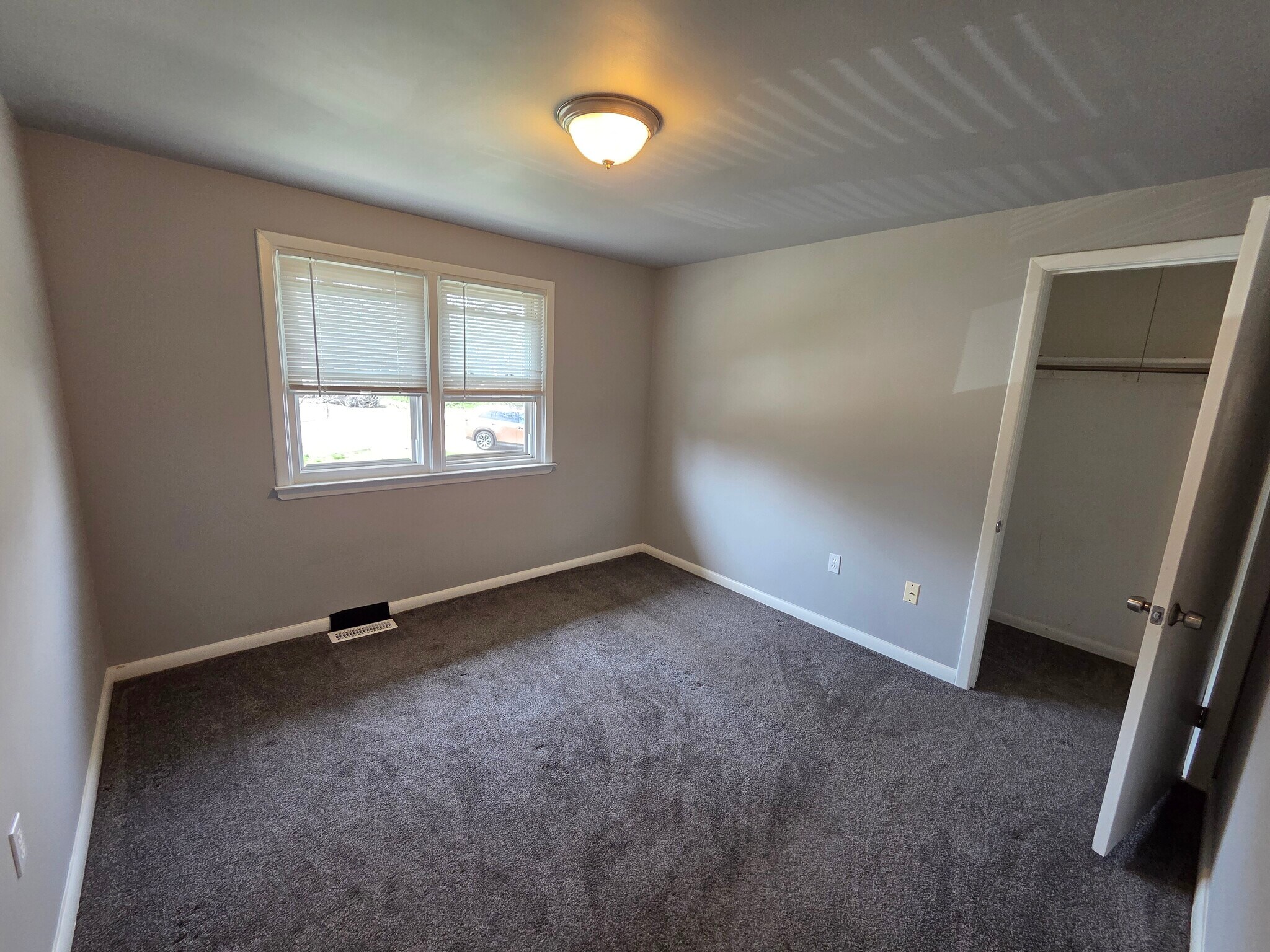 Building Photo - 811 Coppock Ln