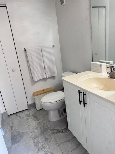 Building Photo - 4807 Via Palm Lakes
