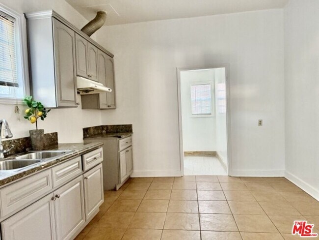 Building Photo - 2226 Johnston St