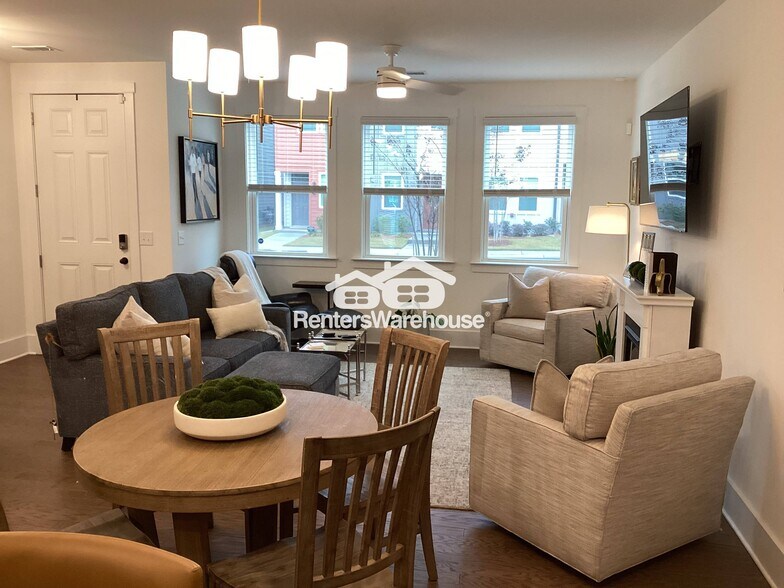 Building Photo - 1633 Aeslin Dr NW