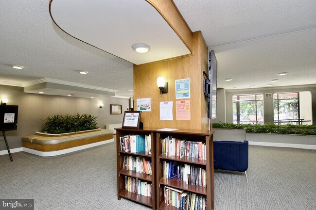 Building Photo - 2500 N Van Dorn St