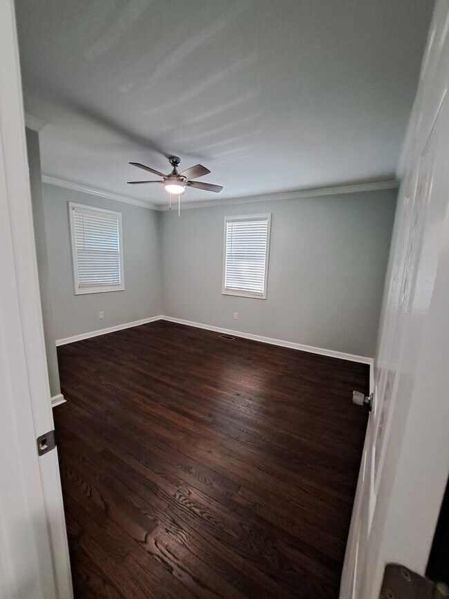 Building Photo - 1450-1452 Brentwood Drive