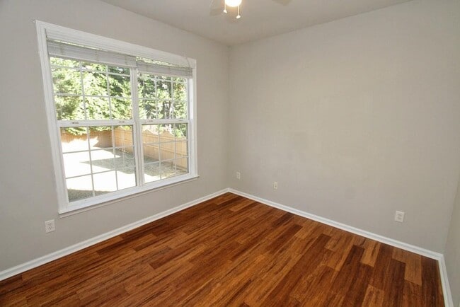 Building Photo - 5057 Bethpage Dr NE