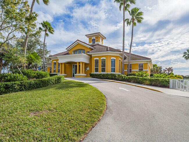 Building Photo - 5095 Fairways Cir