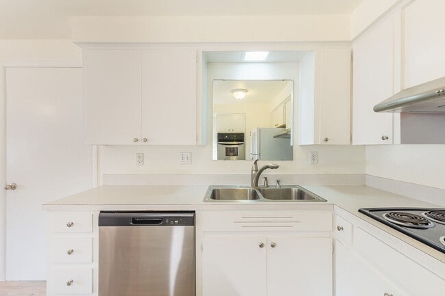 Building Photo - 2 Bedroom 1 Bathroom Unit Available Near BSU