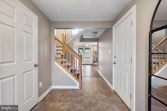 Building Photo - 43200 Chokeberry Square