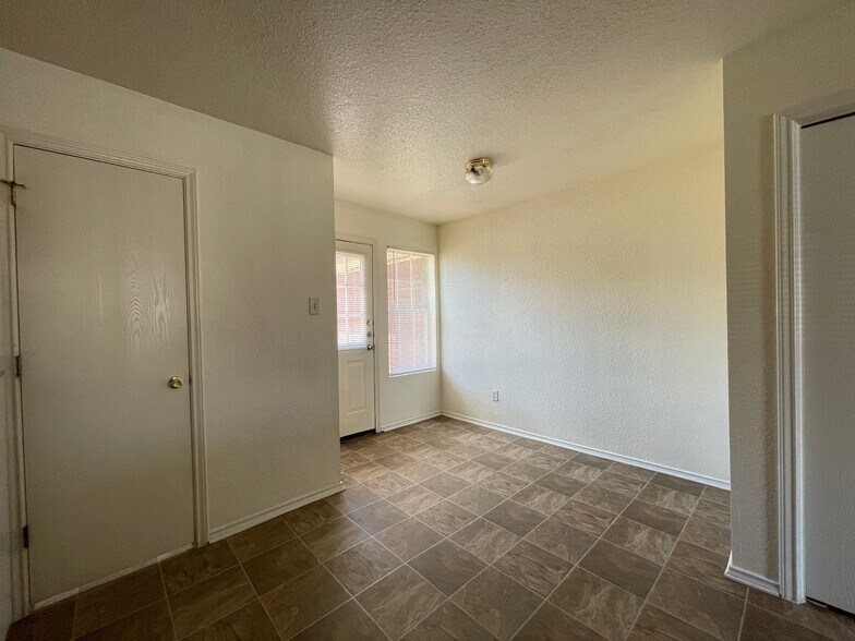 Building Photo - 4407 Jeff Scott Dr
