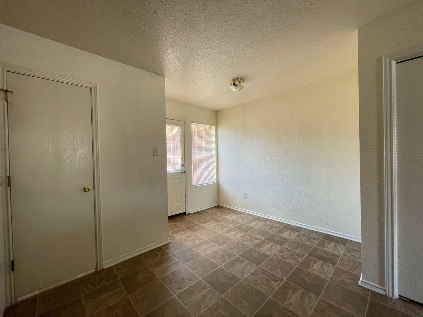 Building Photo - 4407 Jeff Scott Dr