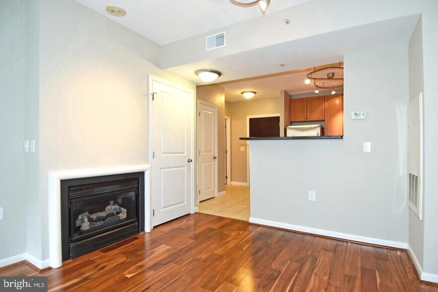 Building Photo - 851 N Glebe Rd