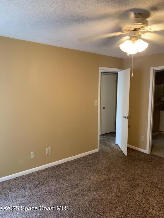Building Photo - 3545 Sable Palm Ln