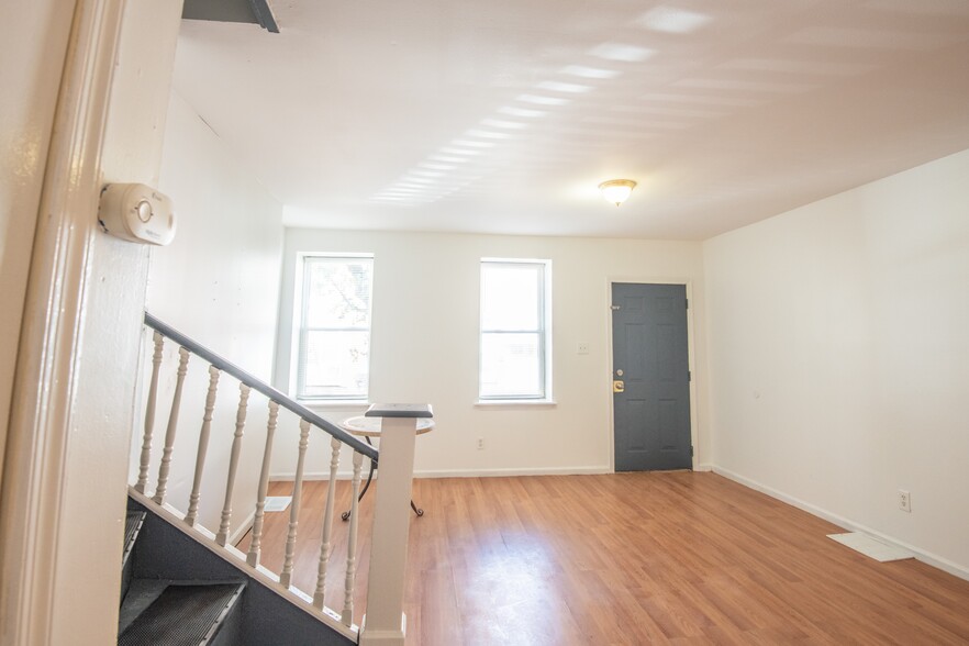 Building Photo - 506 Cherry St