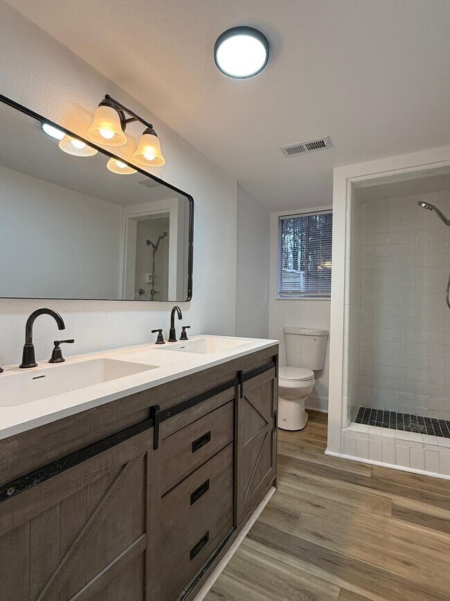 Building Photo - Beautifully Remodeled 4-Bedroom, 2-Bathroom Home with Modern Finishes in Benton!