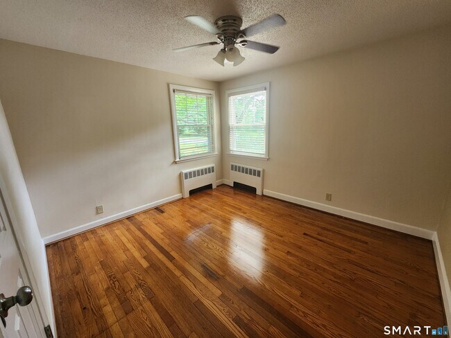 Building Photo - 21 Kinne Rd