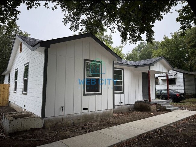 Building Photo - 2546 Kathleen Ave