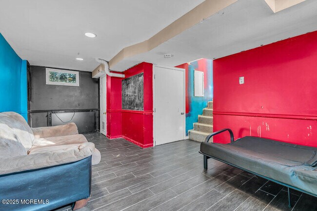 Building Photo - 260 Howard Ave