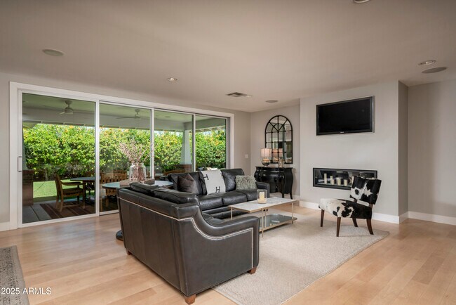 Building Photo - 4628 N Avenida Del Puente