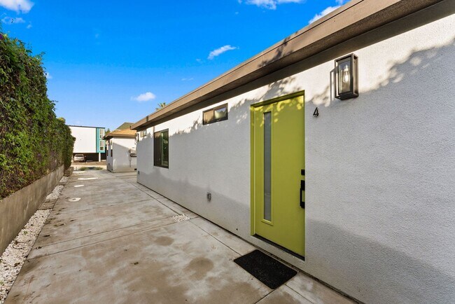 Building Photo - 2735 Broadway-4