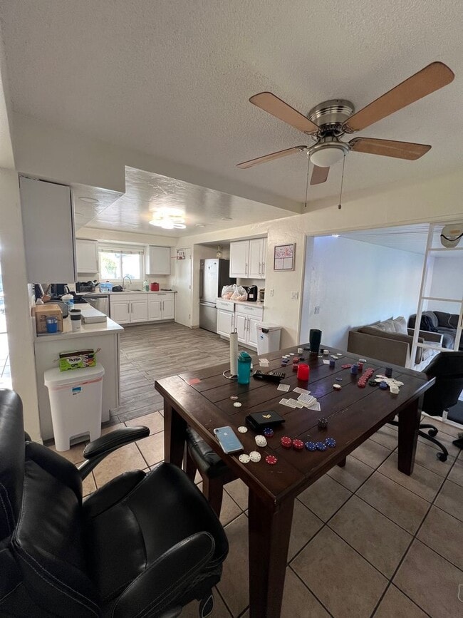 Building Photo - Updated 5 bedroom 3 bathroom house w/ HUGE YARD