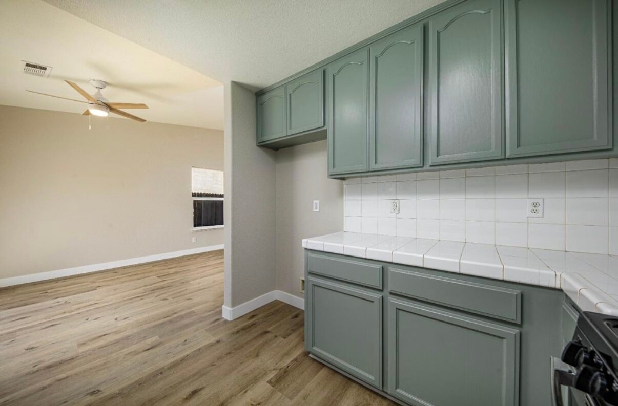 Building Photo - 210 Cordova Ln