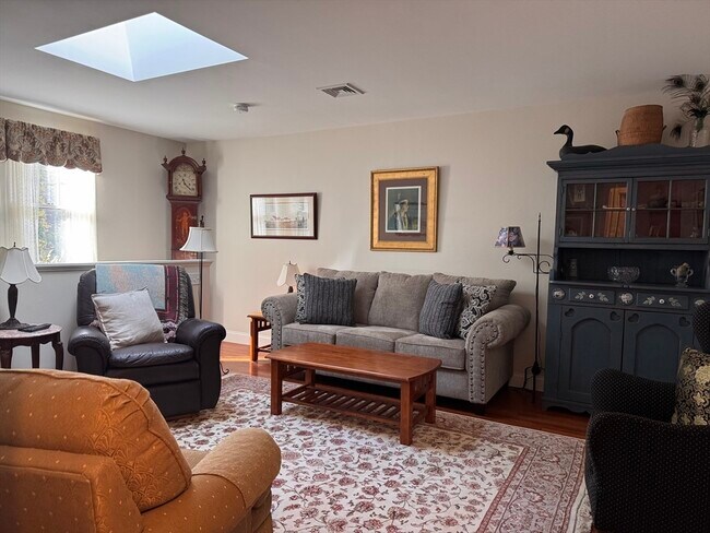 Building Photo - 15 Parlowtown Rd