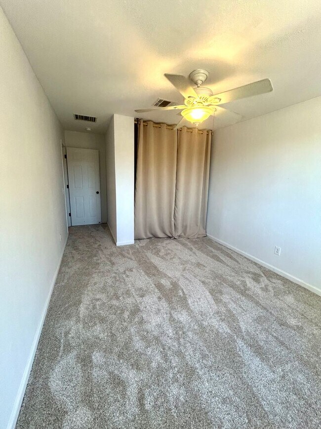 Building Photo - Spacious 3 Bedroom 2 Bathroom Home with Solar