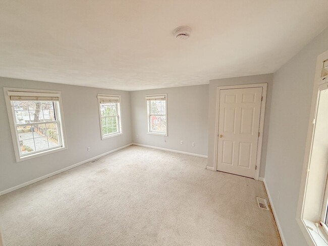 Building Photo - 14 Eastern Ave