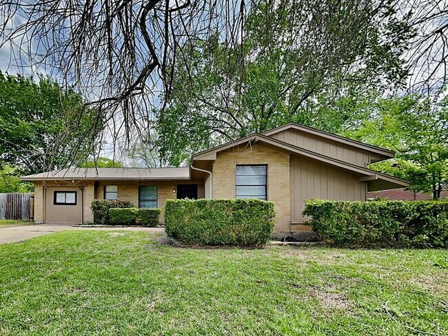 Building Photo - Heart of Garland Dream Home!