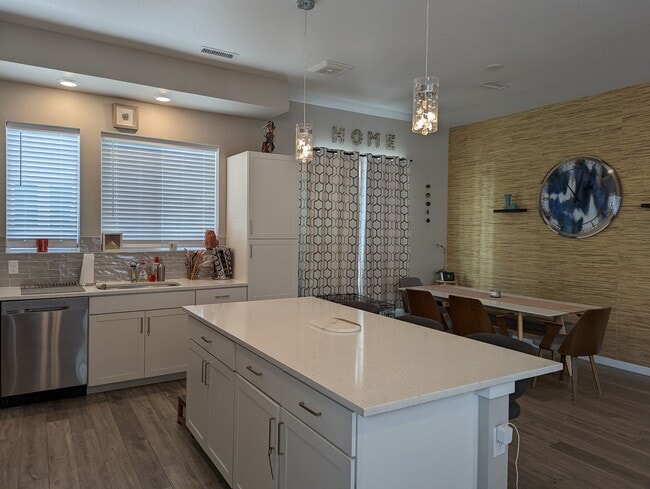 Building Photo - 1621 West 67th Cir