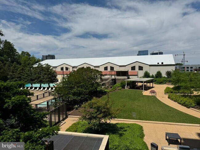 Building Photo - 1800 Old Meadow Rd