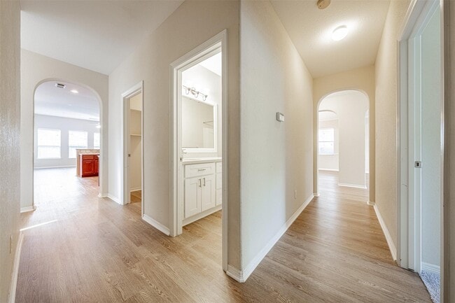 Building Photo - 13727 Charterhouse Way