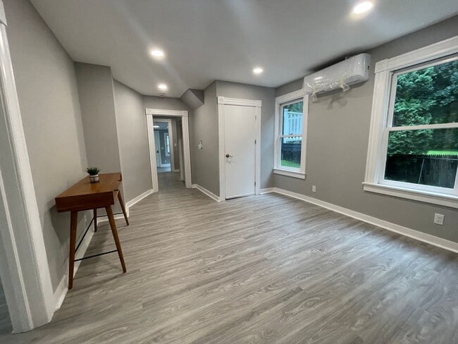 Building Photo - Walk to Williams College | Updated 3BR | Pet Friendly w/ Parking & Yard