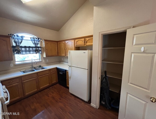 Building Photo - 1722 E Rio Grande Ave