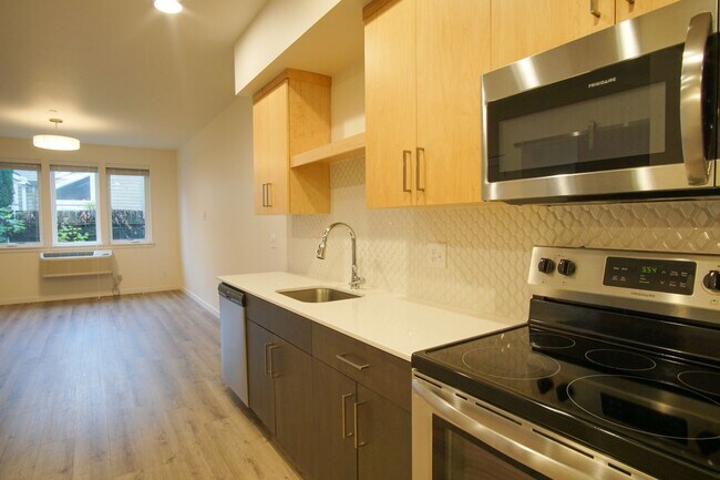 Building Photo - Spacious 2nd Floor 2-Bed in John's Landing...