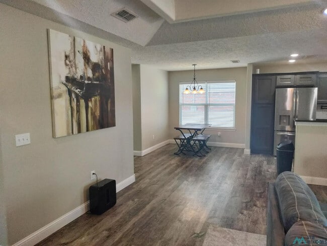 Building Photo - 2115 Roadrunner Dr