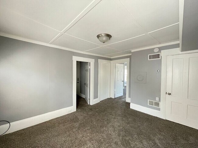 Building Photo - 421 Spruce St