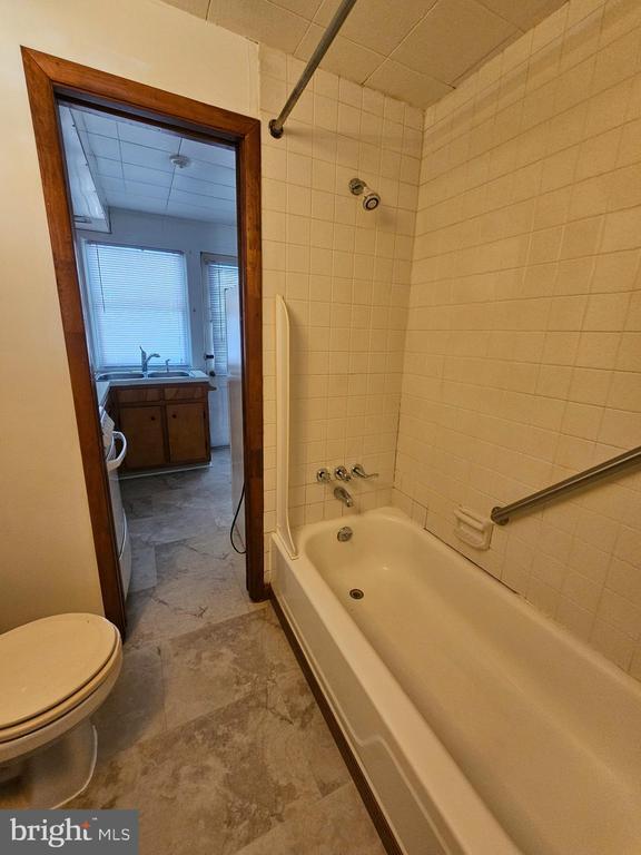 Building Photo - 303 Delaware Cir