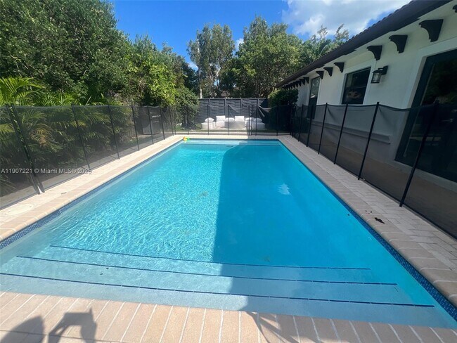 Building Photo - 12790 SW 91 Ave