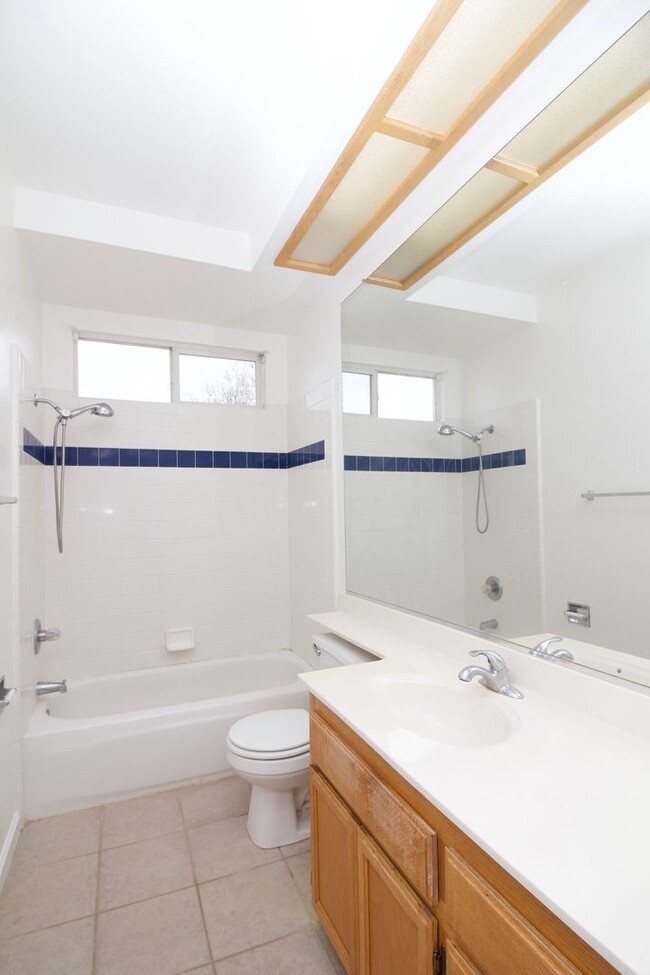 Building Photo - West Davis 4 Bedroom 2.5 Bathroom Home Rig...