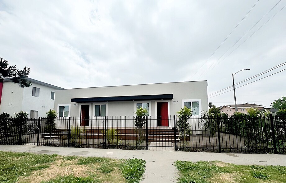Building Photo - 2754 S Sycamore Ave