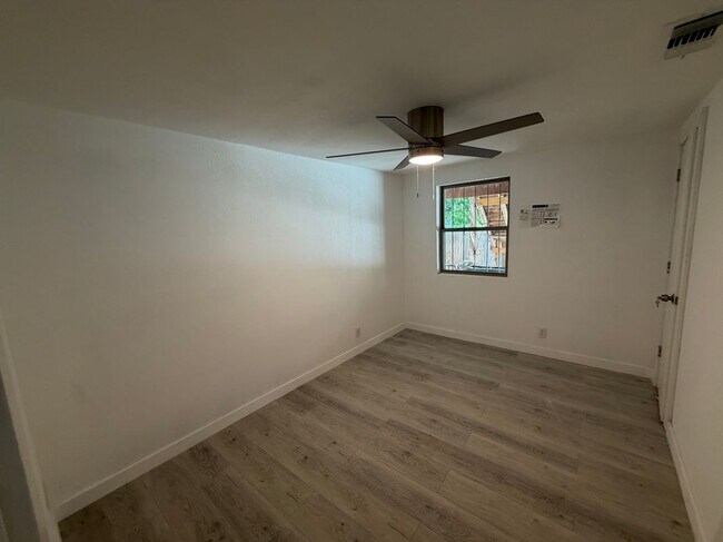 Building Photo - 1715 Saltillo St