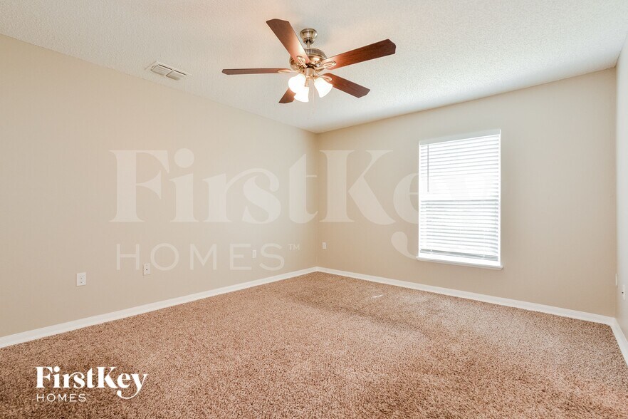 Building Photo - 1741 W Marshall Lake Dr